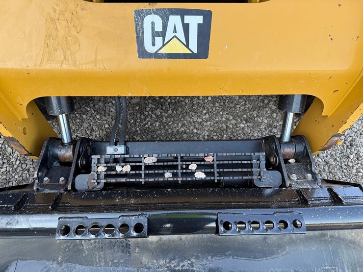 2015-caterpillar-262d-image-10