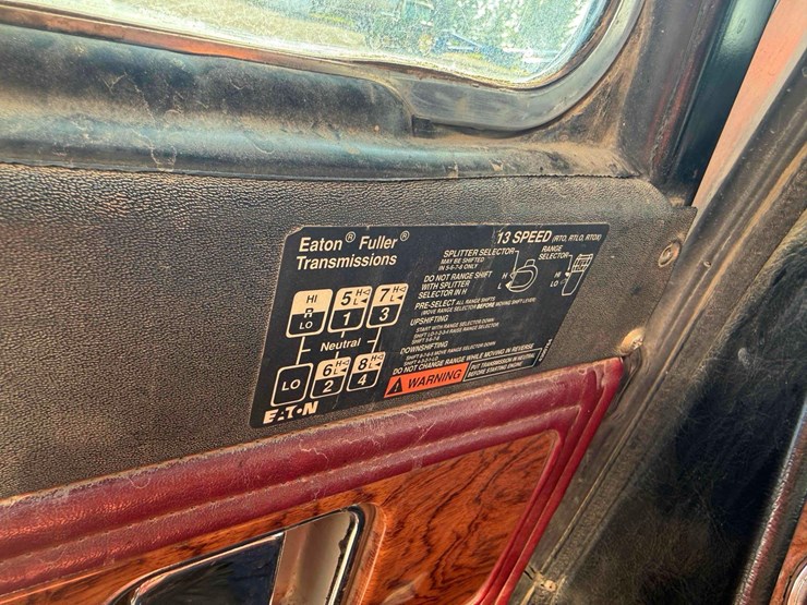 1995-peterbilt-379-image-53