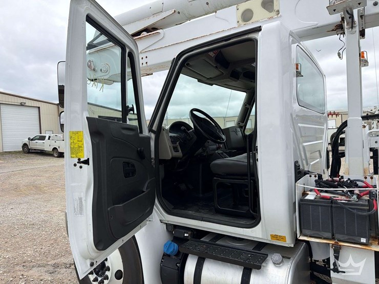 2017-international-durastar-4300-image-46