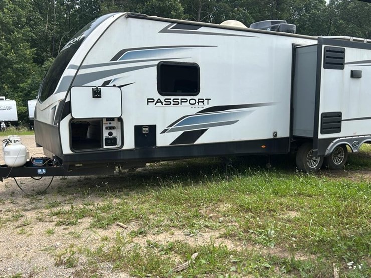 #142-•-2022-keystone-passport-grand-touring-series-2870rl-camper-image-4