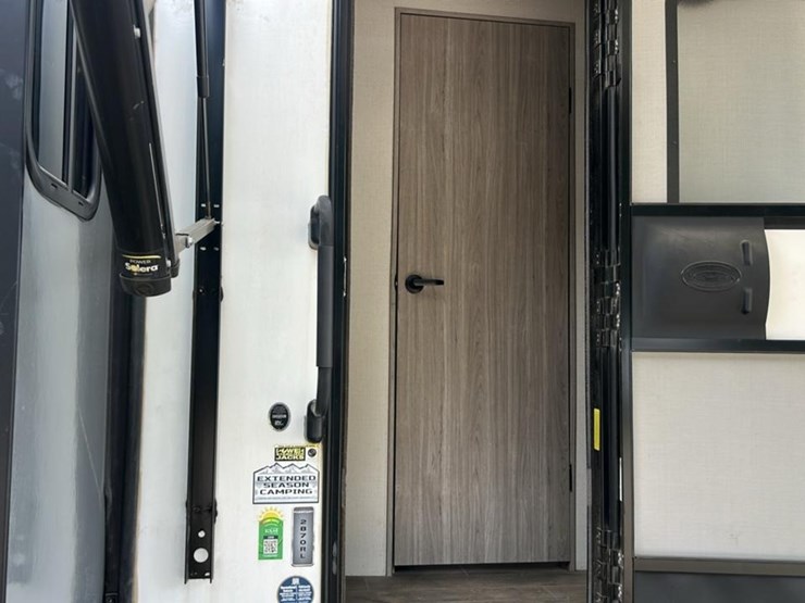#142-•-2022-keystone-passport-grand-touring-series-2870rl-camper-image-42