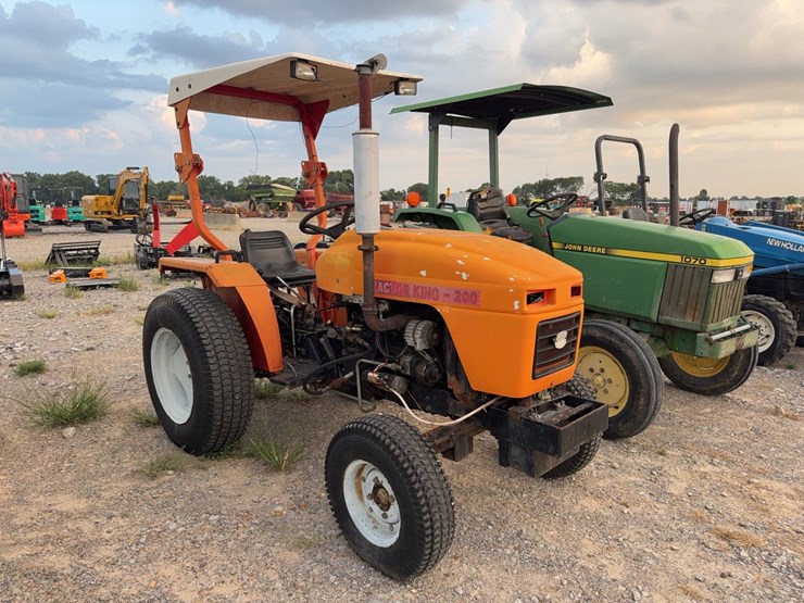 2004-tractor-king-200-image-2