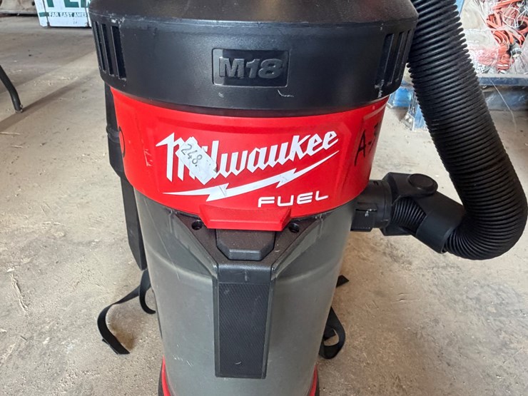 #6-•-miwaukee-portable-vacuum-cleaner-image-4