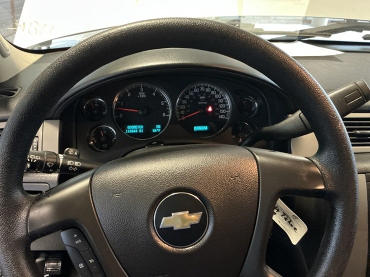 2014-chevrolet-tahoe-image-16