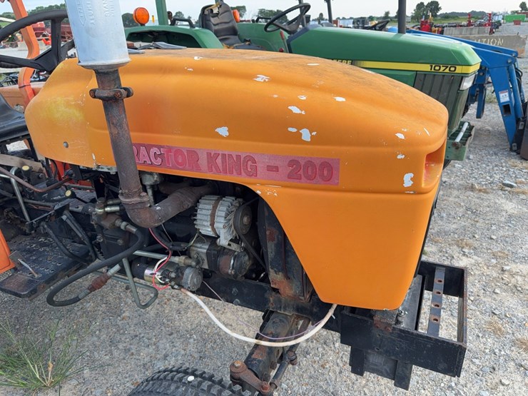 2004-tractor-king-200-image-34