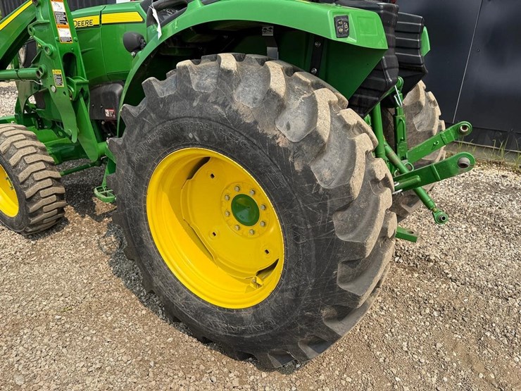 2023-john-deere-4052r-image-17