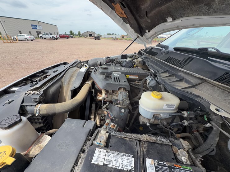 2015-dodge-3500-image-12