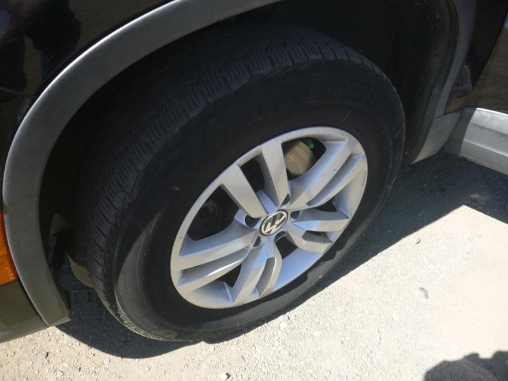 2012-volkswagen-tiguan-image-13