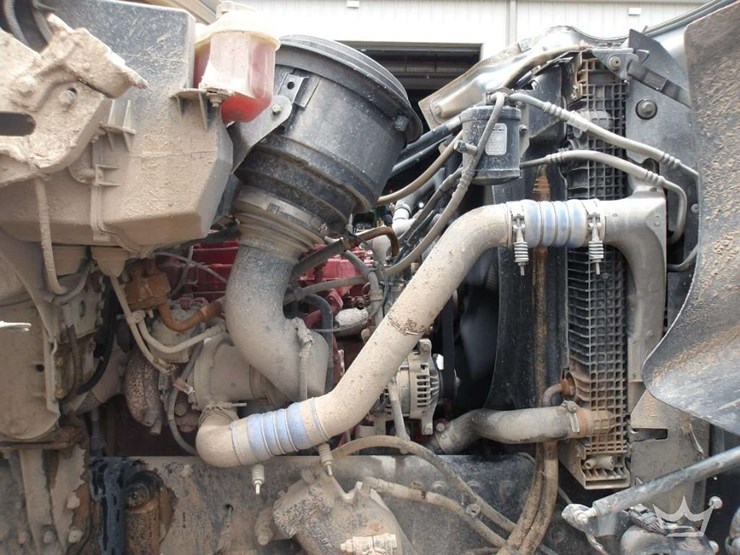2016-freightliner-108sd-image-9