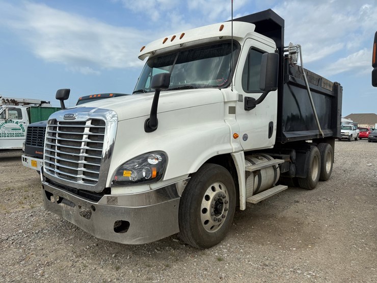 2016-freightliner-cascadia-125-image-1