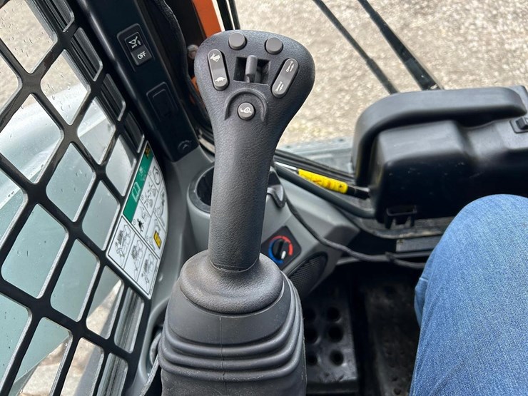 2024-bobcat-s650-image-23