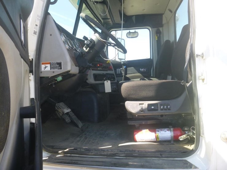 2019-western-star-4700sf-image-16