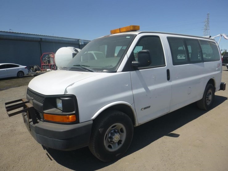 2006-chevrolet-express-2500-image-2
