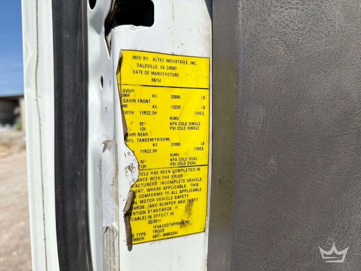 2015-freightliner-m2-106-image-6