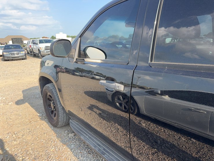 2014-chevrolet-tahoe-image-23