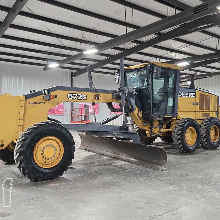 2011 DEERE 672G