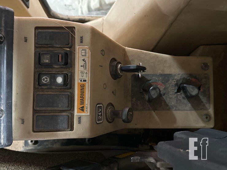 2005-caterpillar-120h-image-21