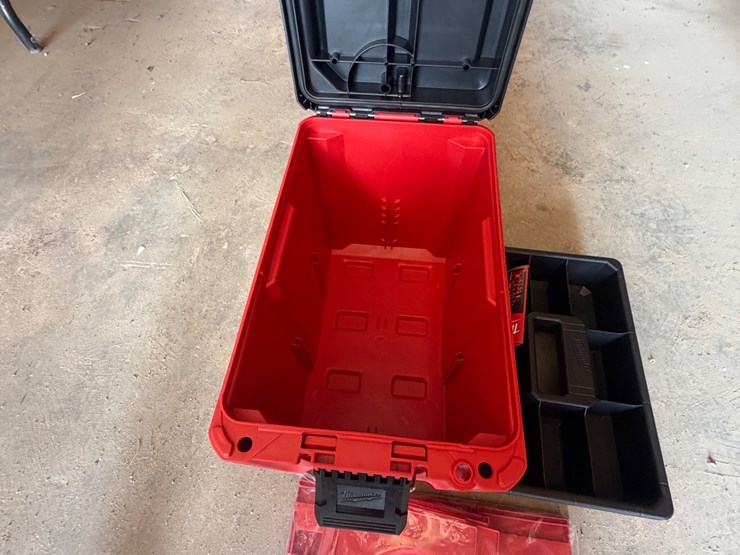 #12-•-milwaukee-packout-image-11