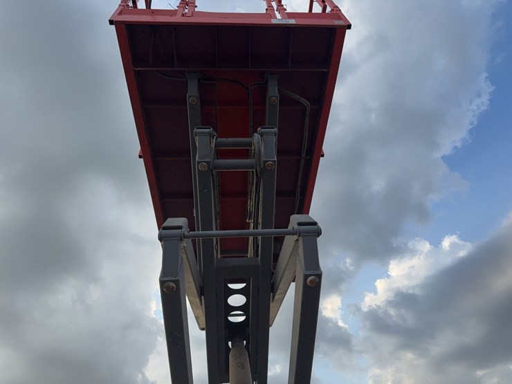 skyjack-sj6832rt-image-11