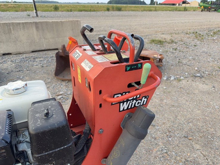 ditch-witch-c12-image-11