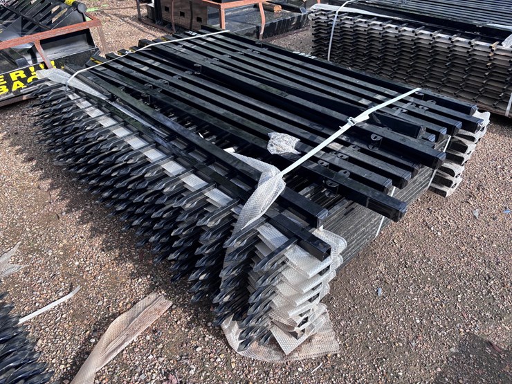 #36915-•-bundle-of-metal-fence-panels-image-1
