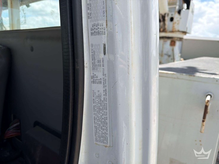 2016-freightliner-m2-106-image-8