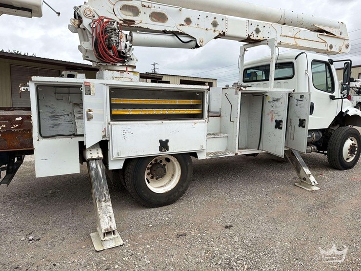 2016-freightliner-m2-106-image-33