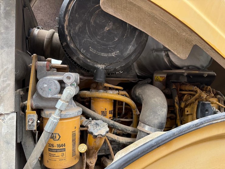2011-caterpillar-cp56-image-16