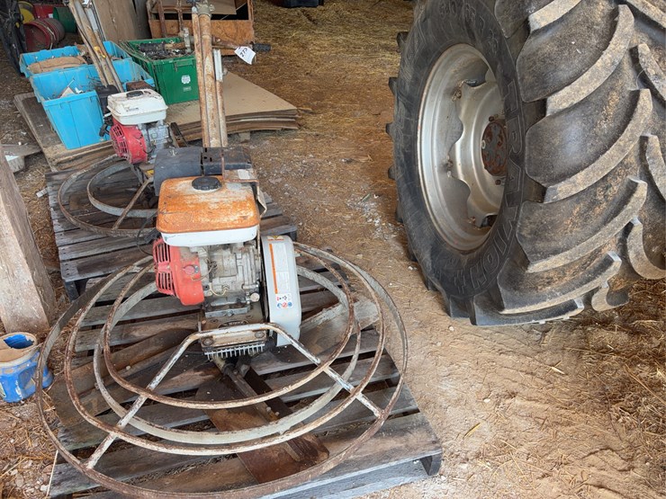 stone-construction-equipment-48"-trowler-with-honda-engine.-image-4