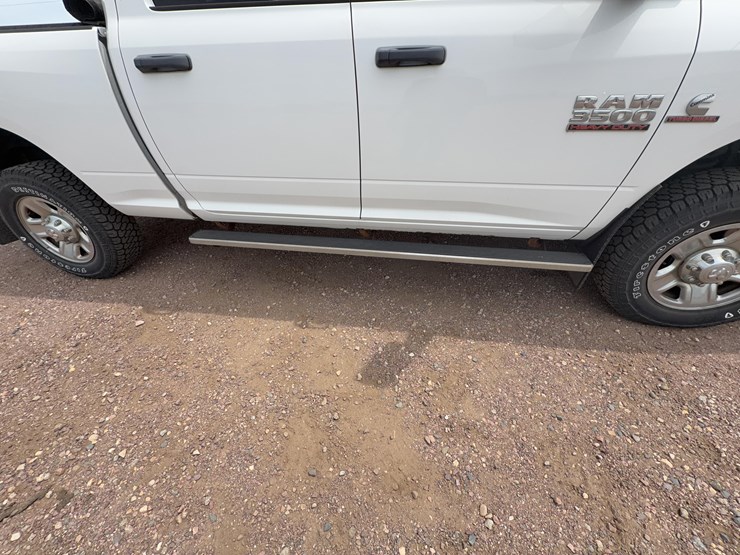 2015-dodge-3500-image-13
