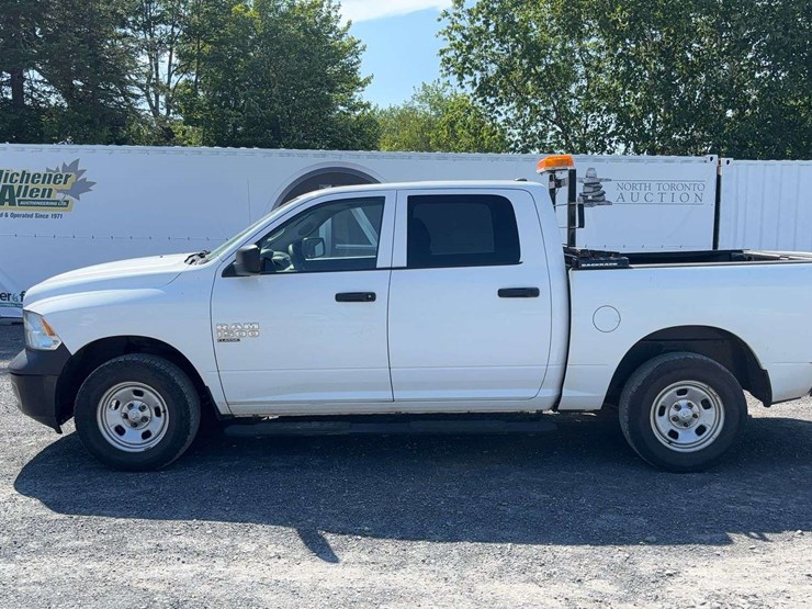 2019-ram-1500-classic-image-2