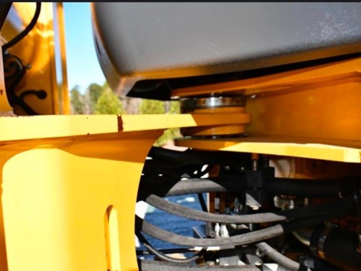2017-deere-644k-image-9