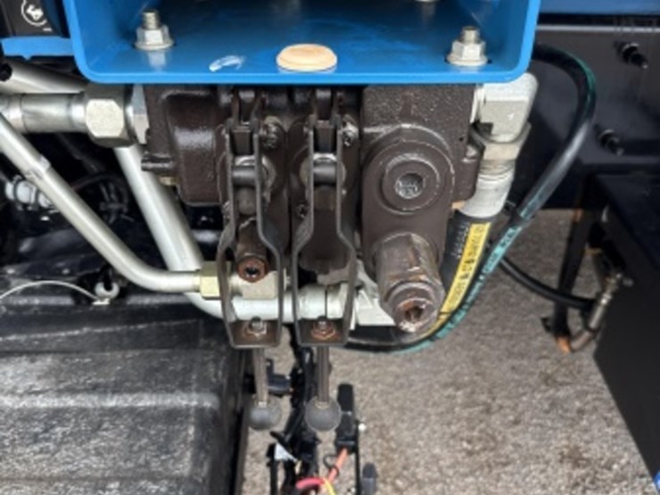 2018-mack-lr-rear-loading-trash-truck-image-24