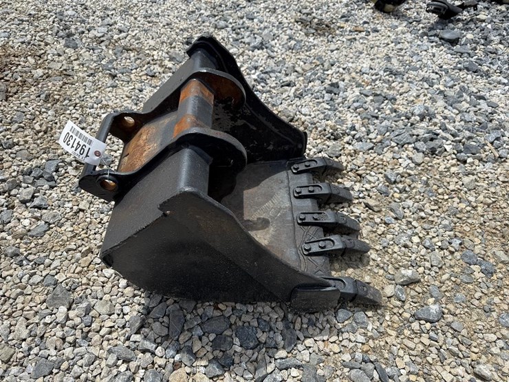 bobcat-24”-excavator-bucket-image-4