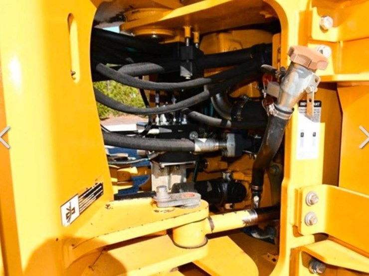 2017-deere-644k-image-11