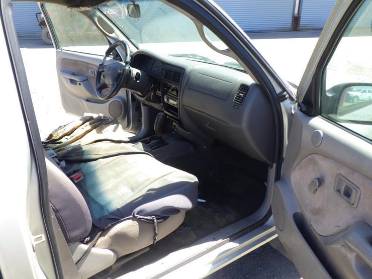 2004-toyota-tacoma-image-6