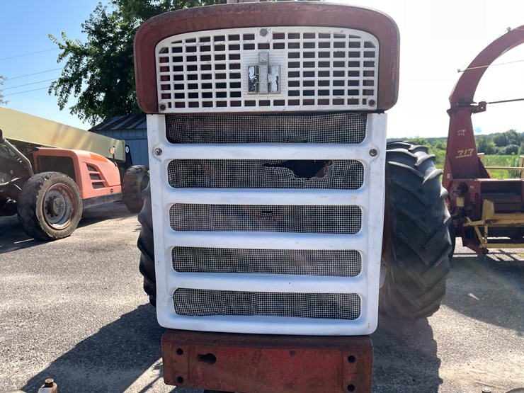 #2102-•-farmall-560-tractor-image-17