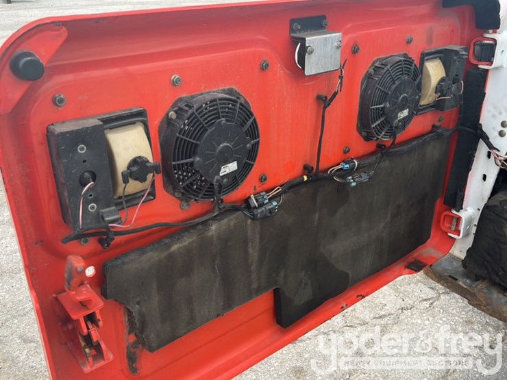 2016-bobcat-t870-image-7