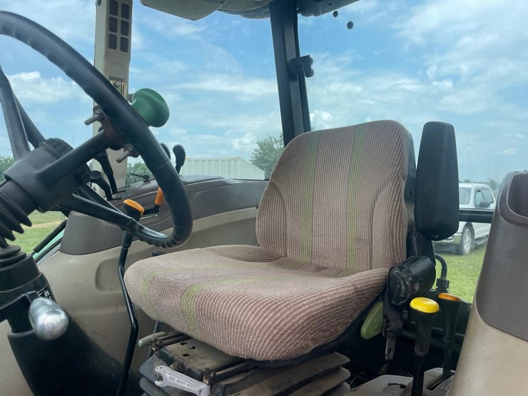 2004-john-deere-5520-image-35