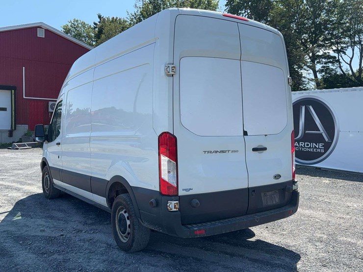 2017-ford-transit-image-3
