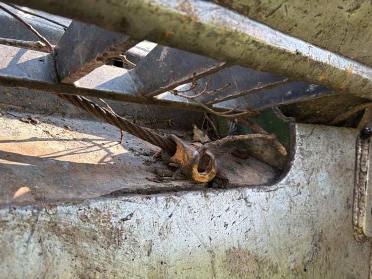 2015-deere-648l-image-21