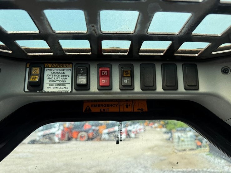 2011-bobcat-t190-image-23