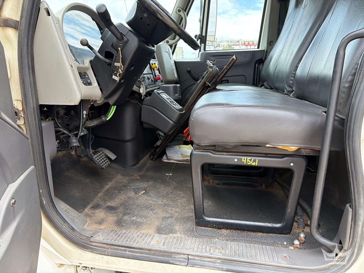 2008-international-durastar-4300-image-51
