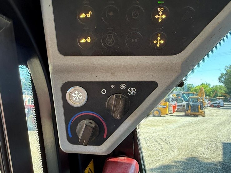 jcb-225t-image-23