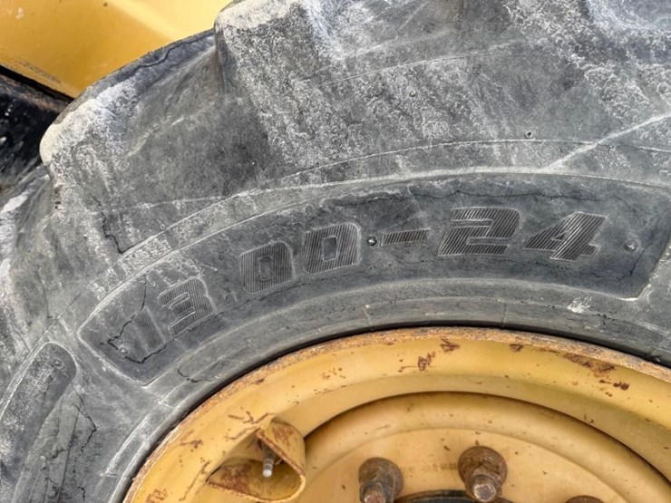 caterpillar-tl642-image-12