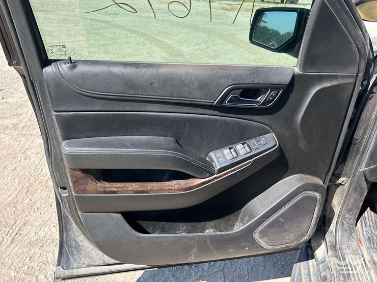 2019-chevrolet-tahoe-image-11