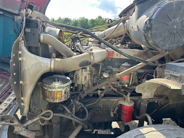 2007-sterling-l9500-image-35