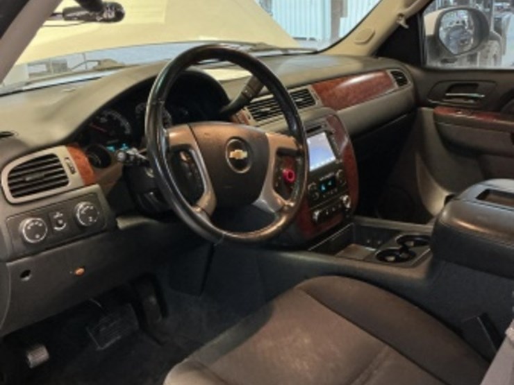 2013-chevrolet-tahoe-image-22