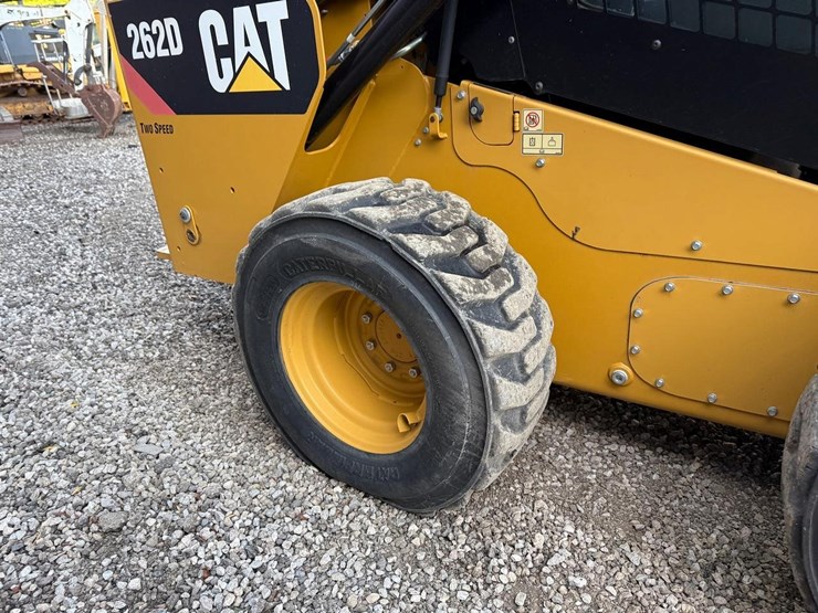 2015-caterpillar-262d-image-13