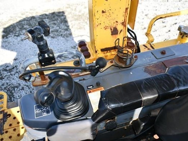 2006-komatsu-d65ex-image-13